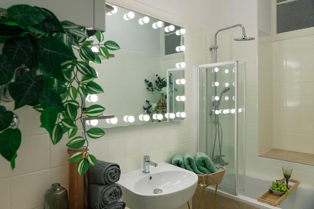 LUXURYLOFT - direct access to shopping street, U3 station, close to center