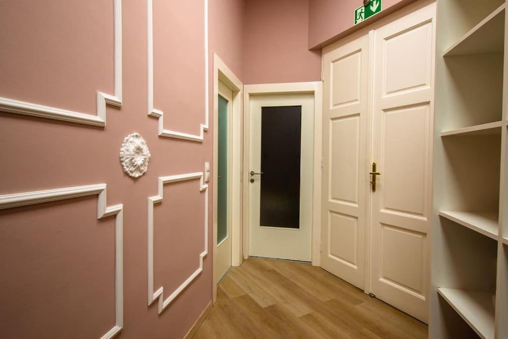 LUXURYLOFT - direct access to shopping street, U3 station, close to center