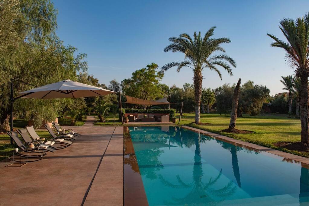 Exceptional villa on 10,000 meter square with heated pool view 2