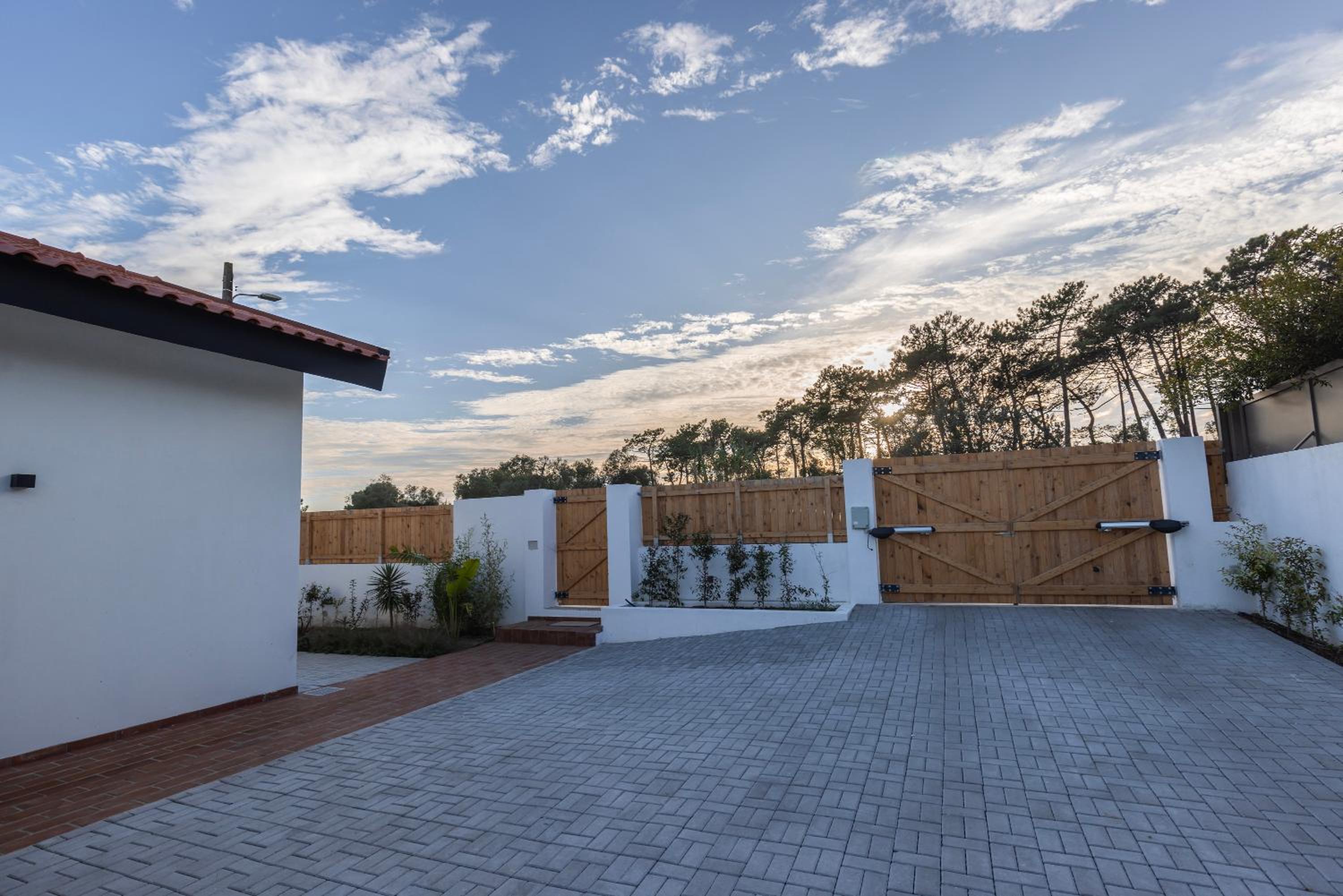 Luxury Summer Villa in Estoril view 4