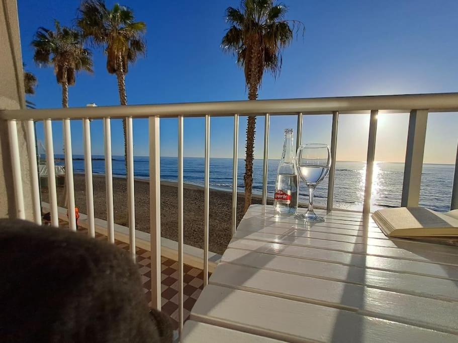 Frente al mar y a pie de playa view 2