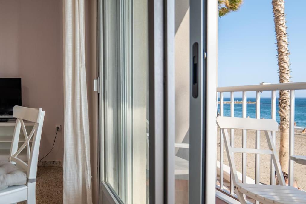 Frente al mar y a pie de playa view 4