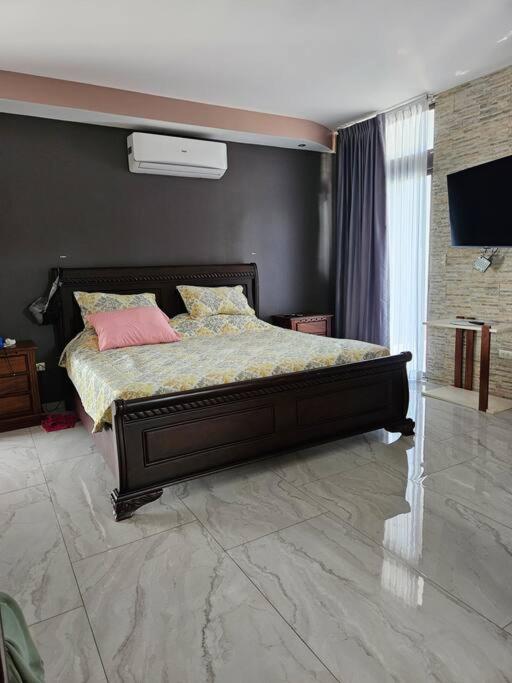 Casa Mooreski NaranjitoLuxury Home sleeps 8