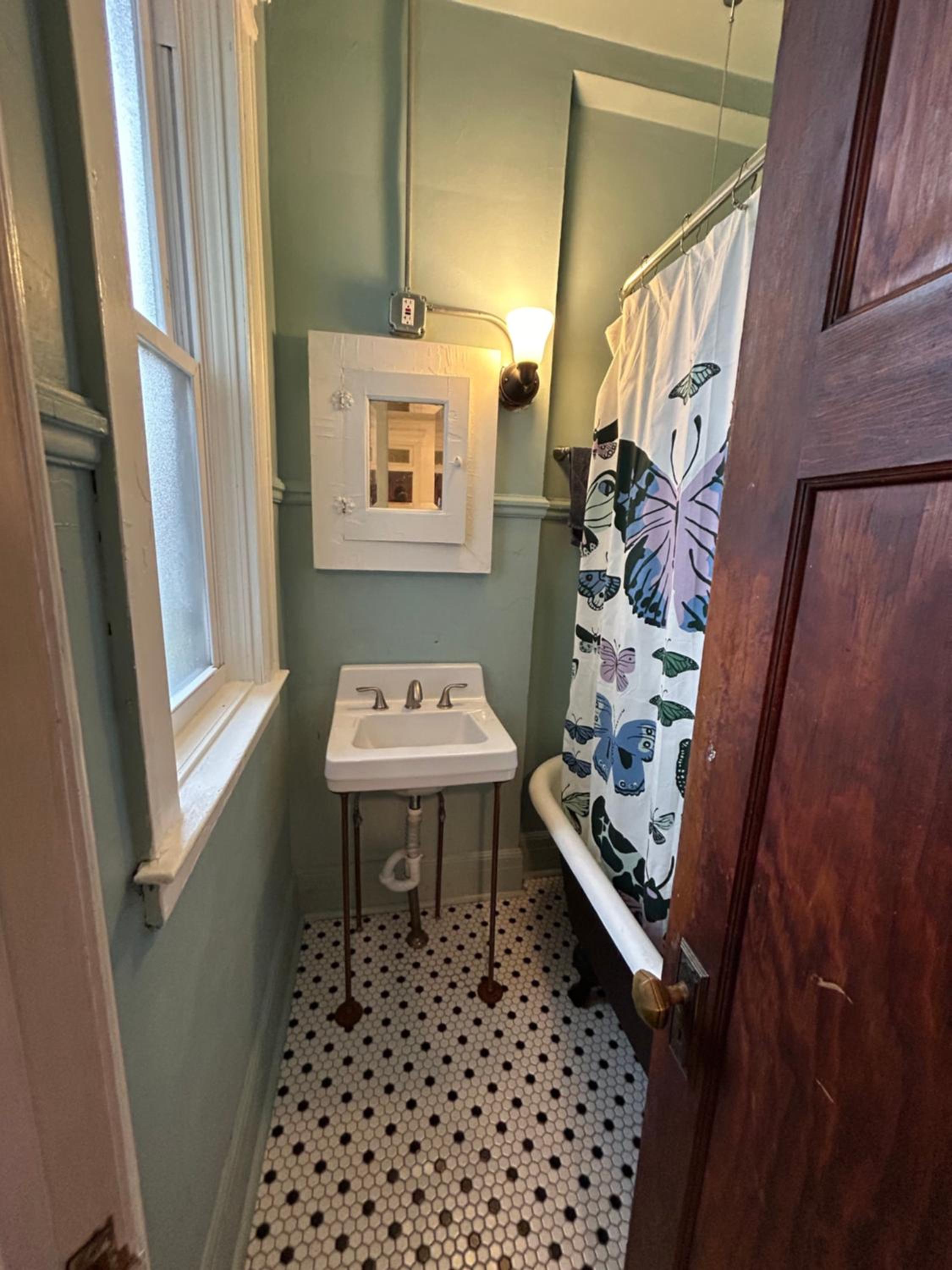 Private rooms in Detroit - close to hospitals view 5