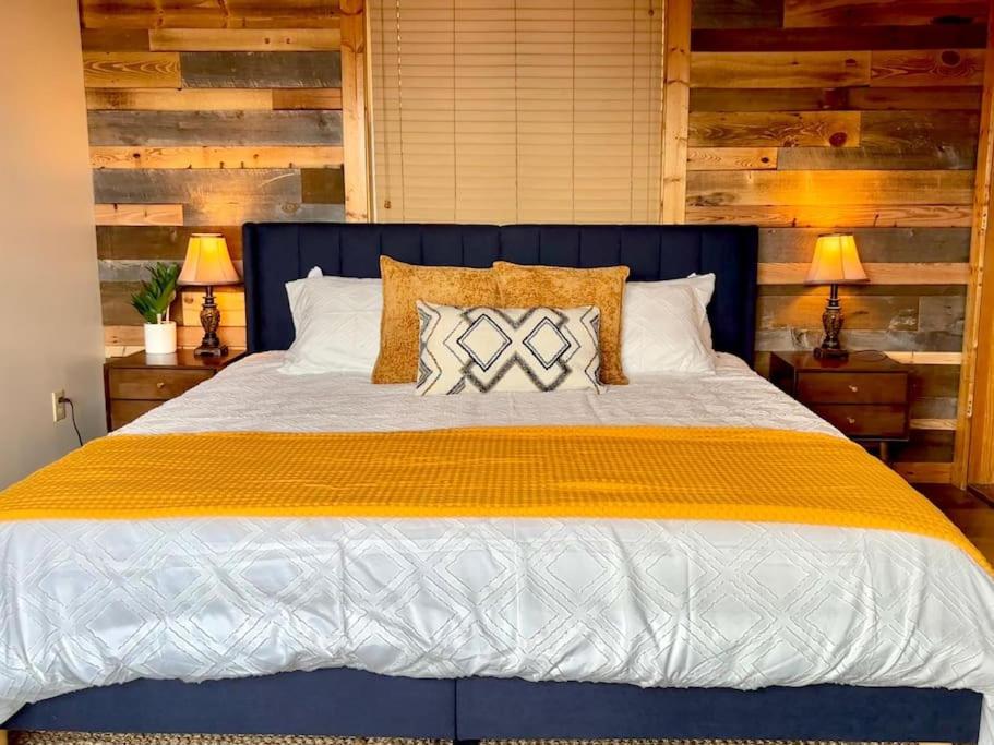 Grandview Escape- Panoramic Views-4 King Suites-Pool Table- Bunk Rm-PS5-HotTub view 5