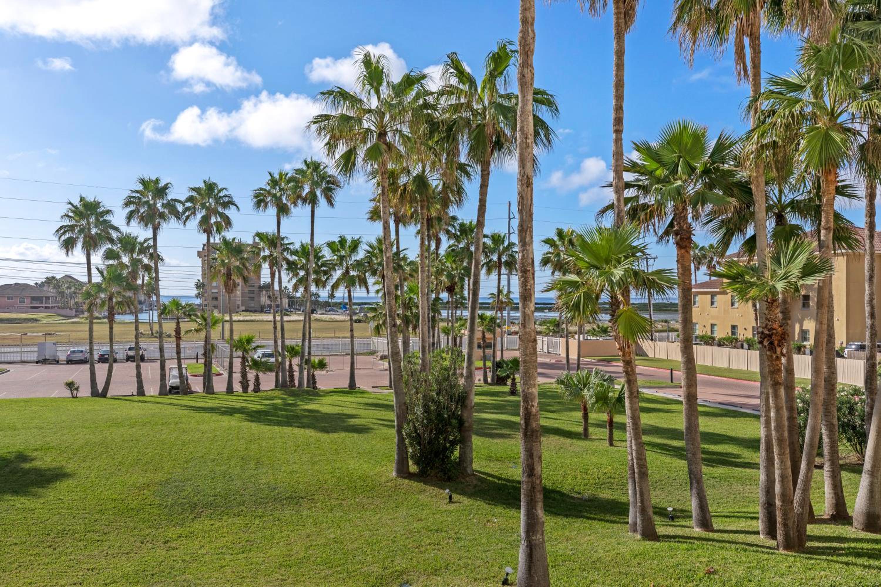 Beachfront Resort 2BR Condo 3 Pools, Heated Pool, Kids Pool & Jacuzzi view 2