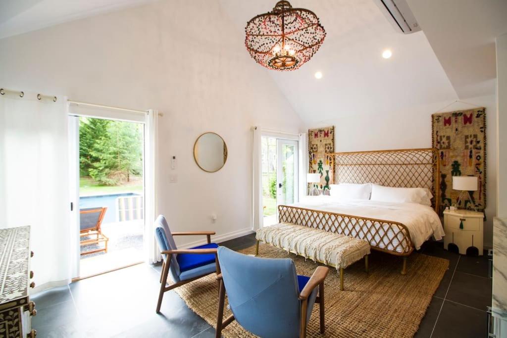 Wooded Oasis and Guest House in Hamptons! view 3