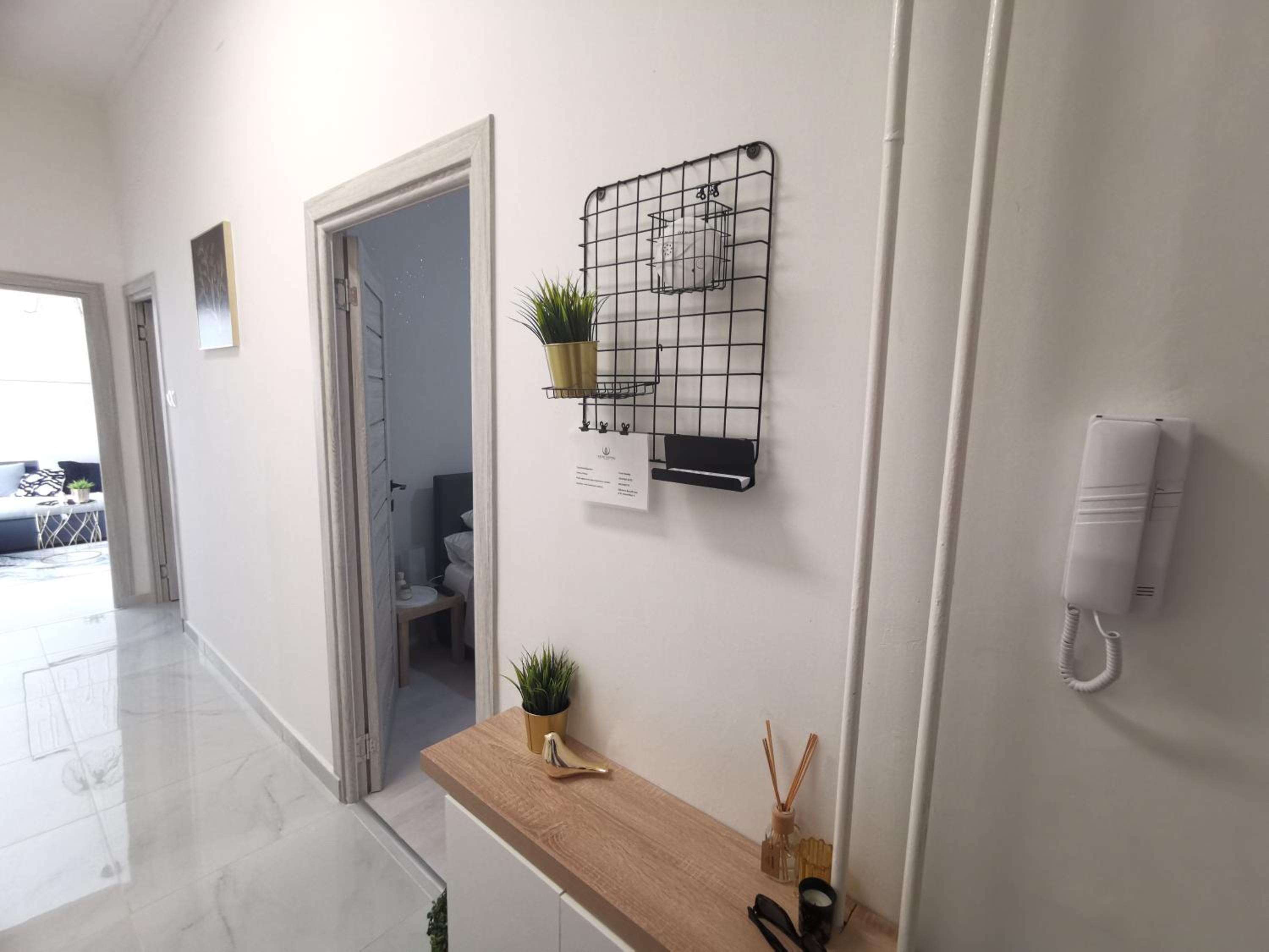 Goldie Central Apartment