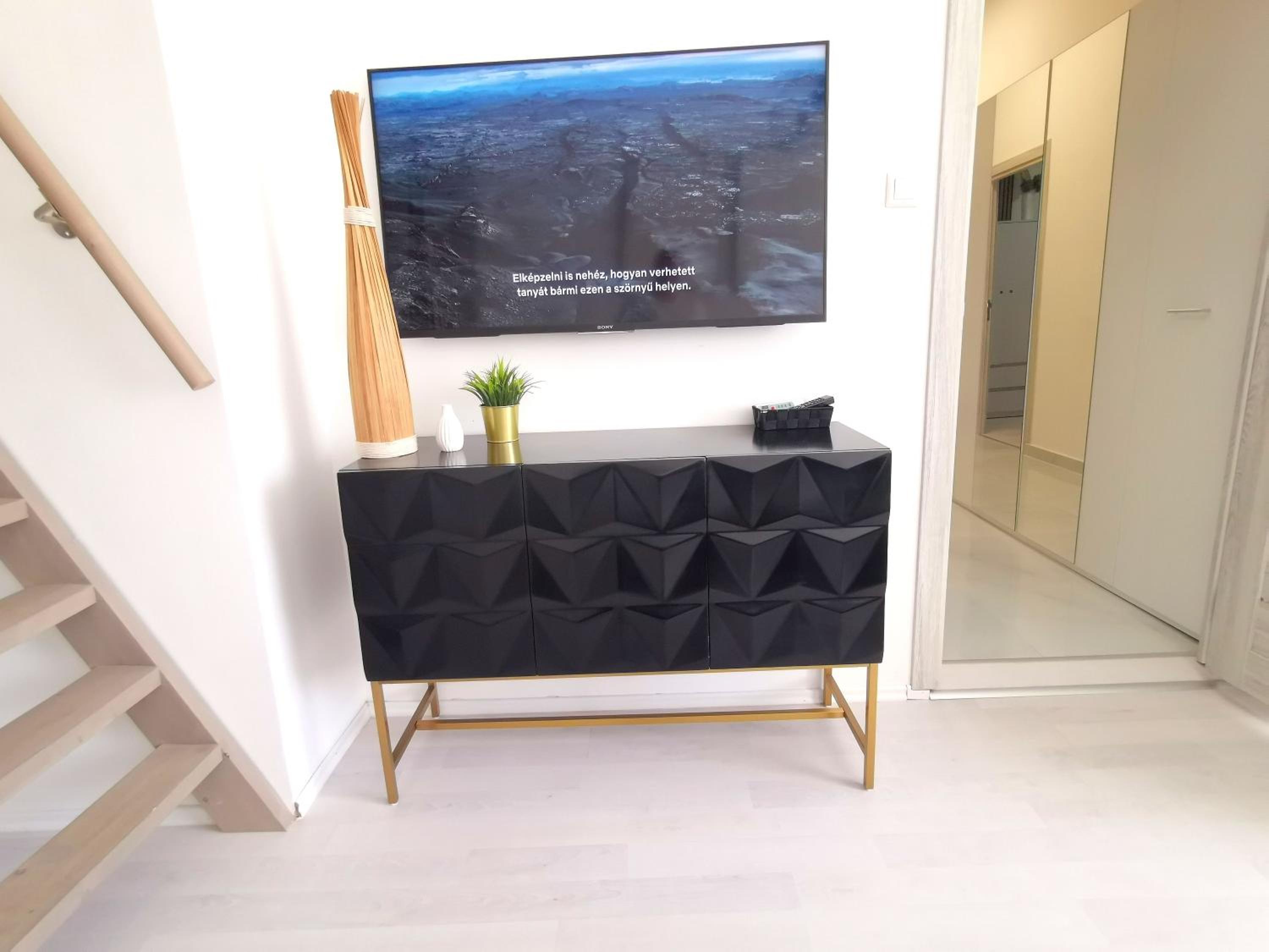 Goldie Central Apartment