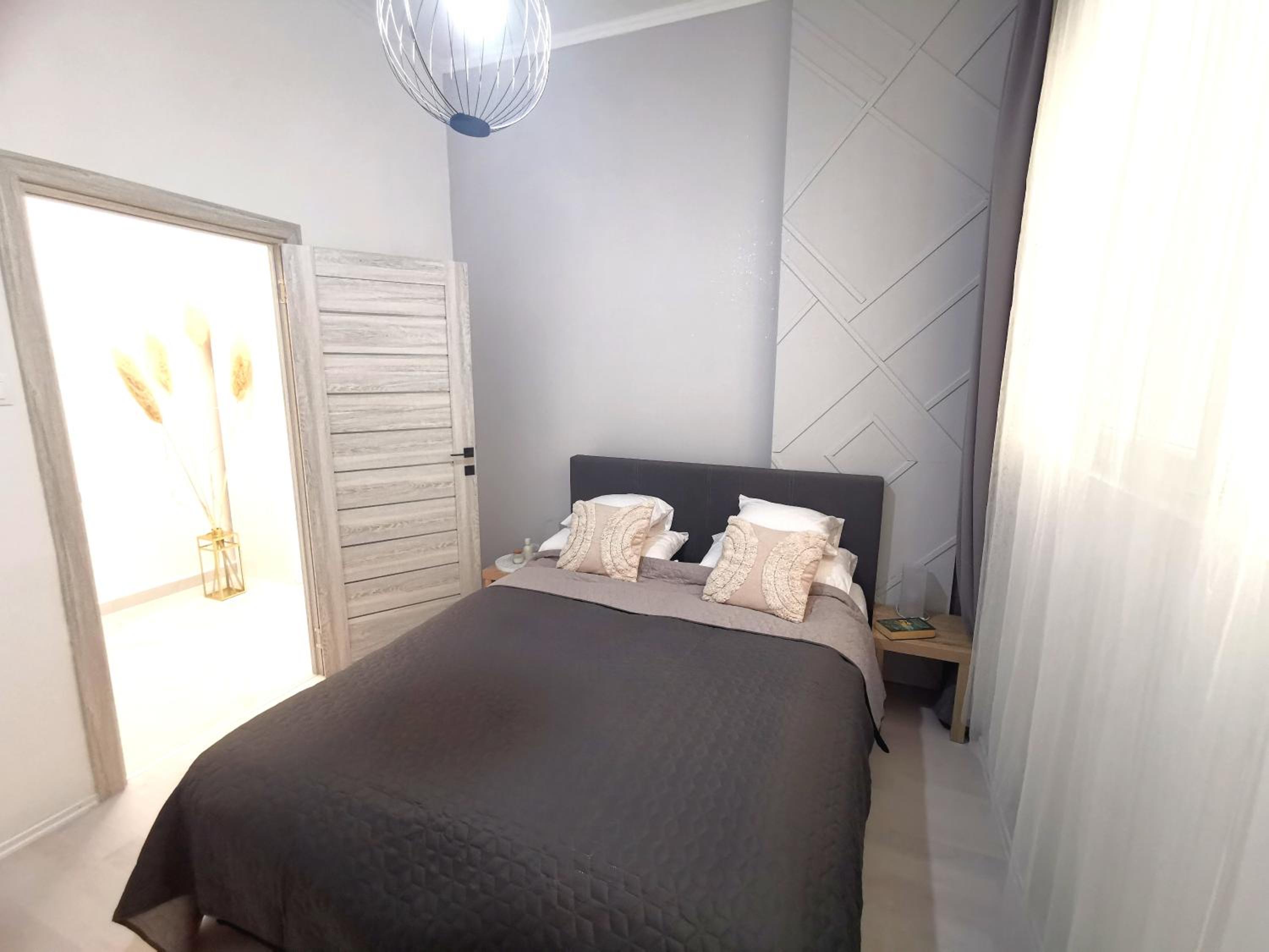 Goldie Central Apartment