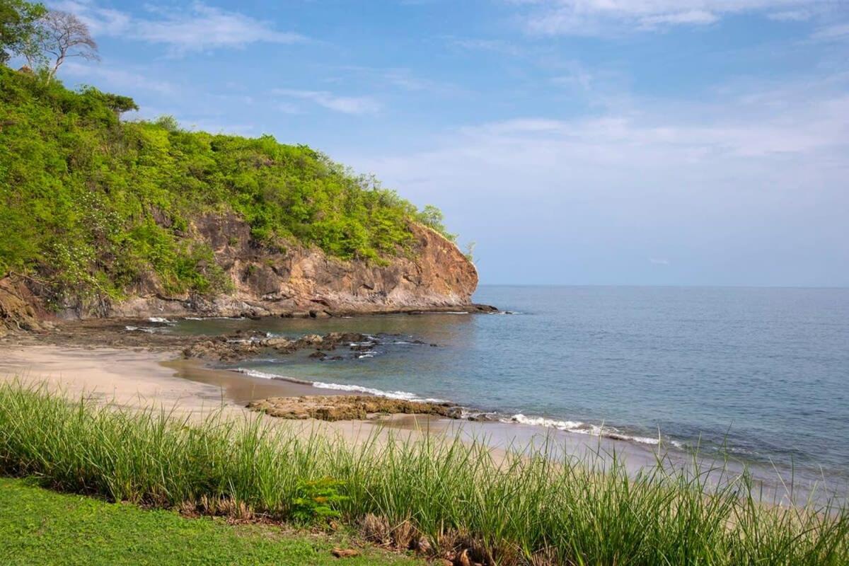 Newly Remodeled Beachfront Condo, Ground-Floor Terrace & Direct Access to Playa Flamingo