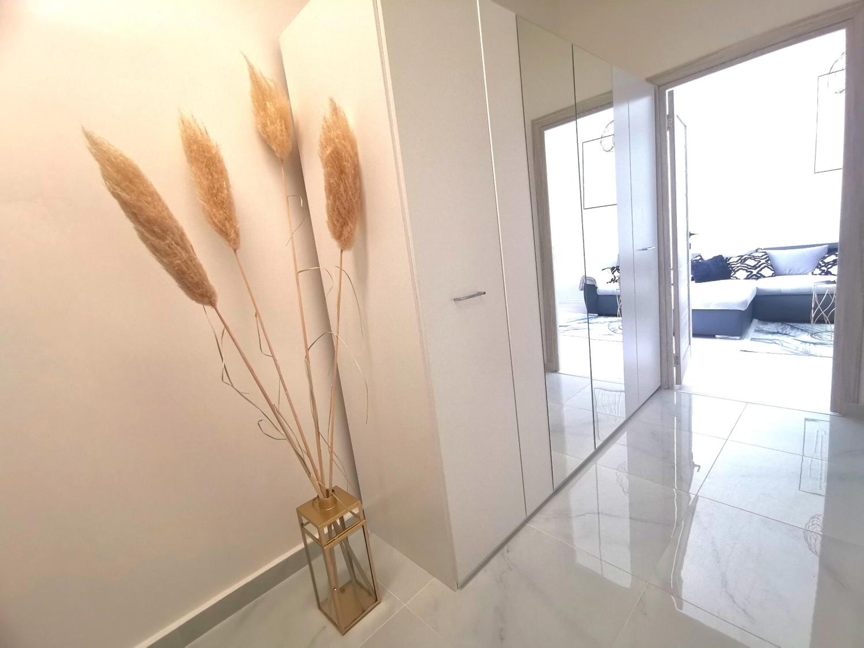 Goldie Central Apartment