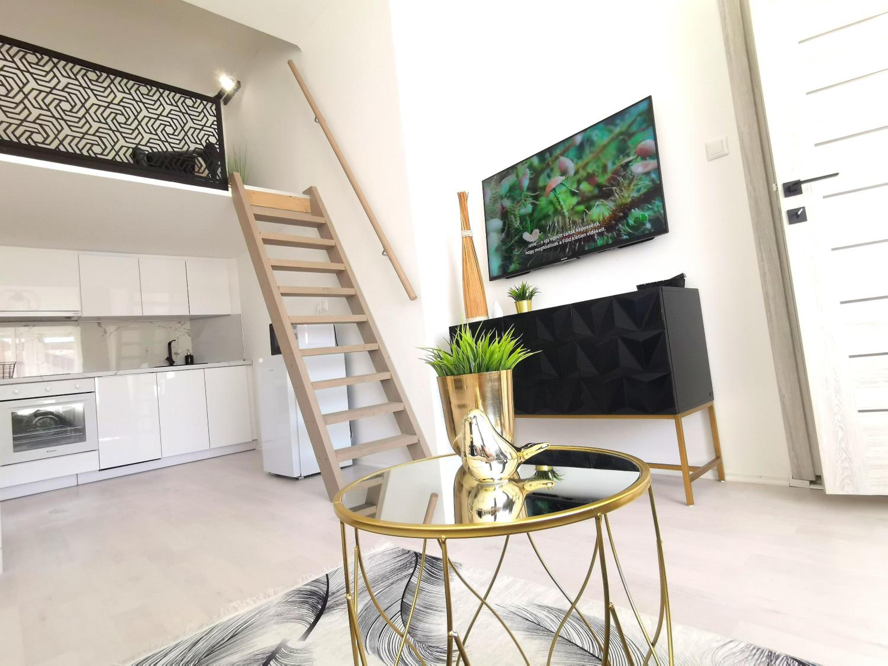 Goldie Central Apartment