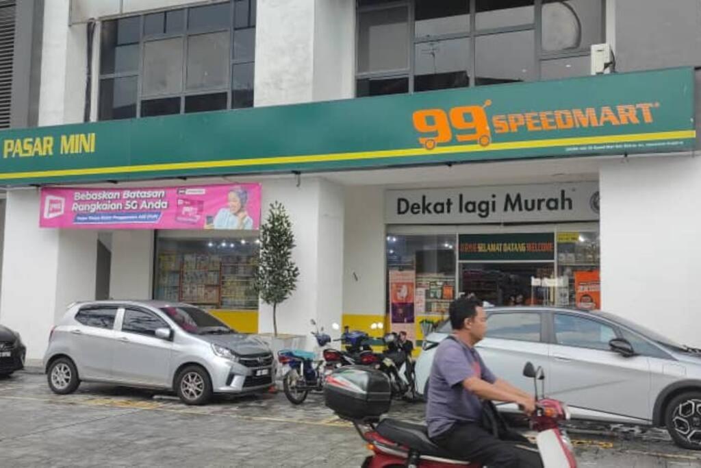 Midvalley Shopping KSL Mall CIQ Custom Friend AND Family