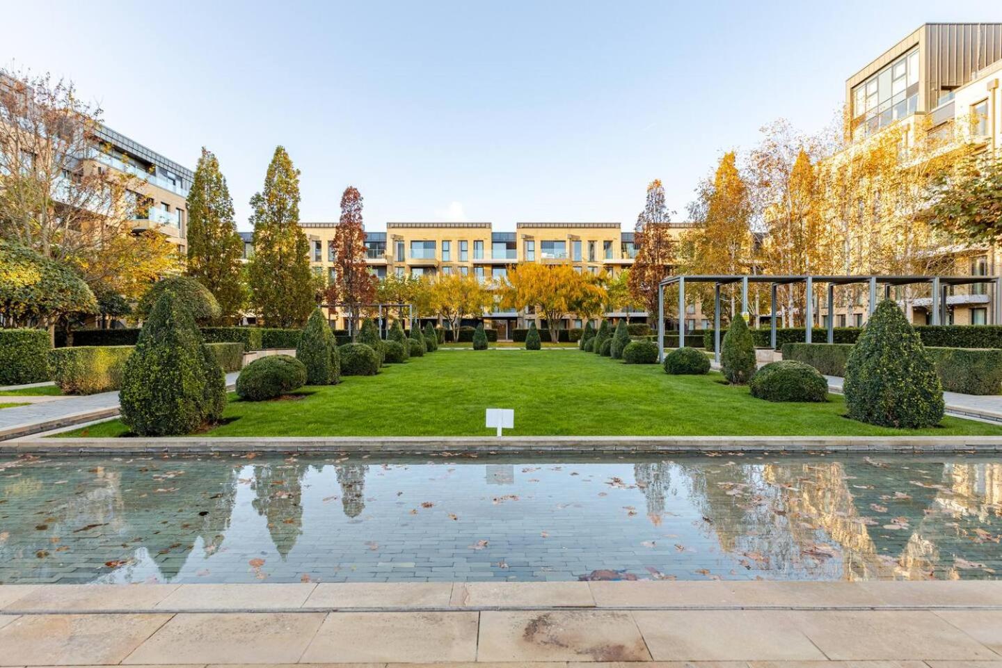 Spacious 2 Bed Fulham Riverside Flat view 3
