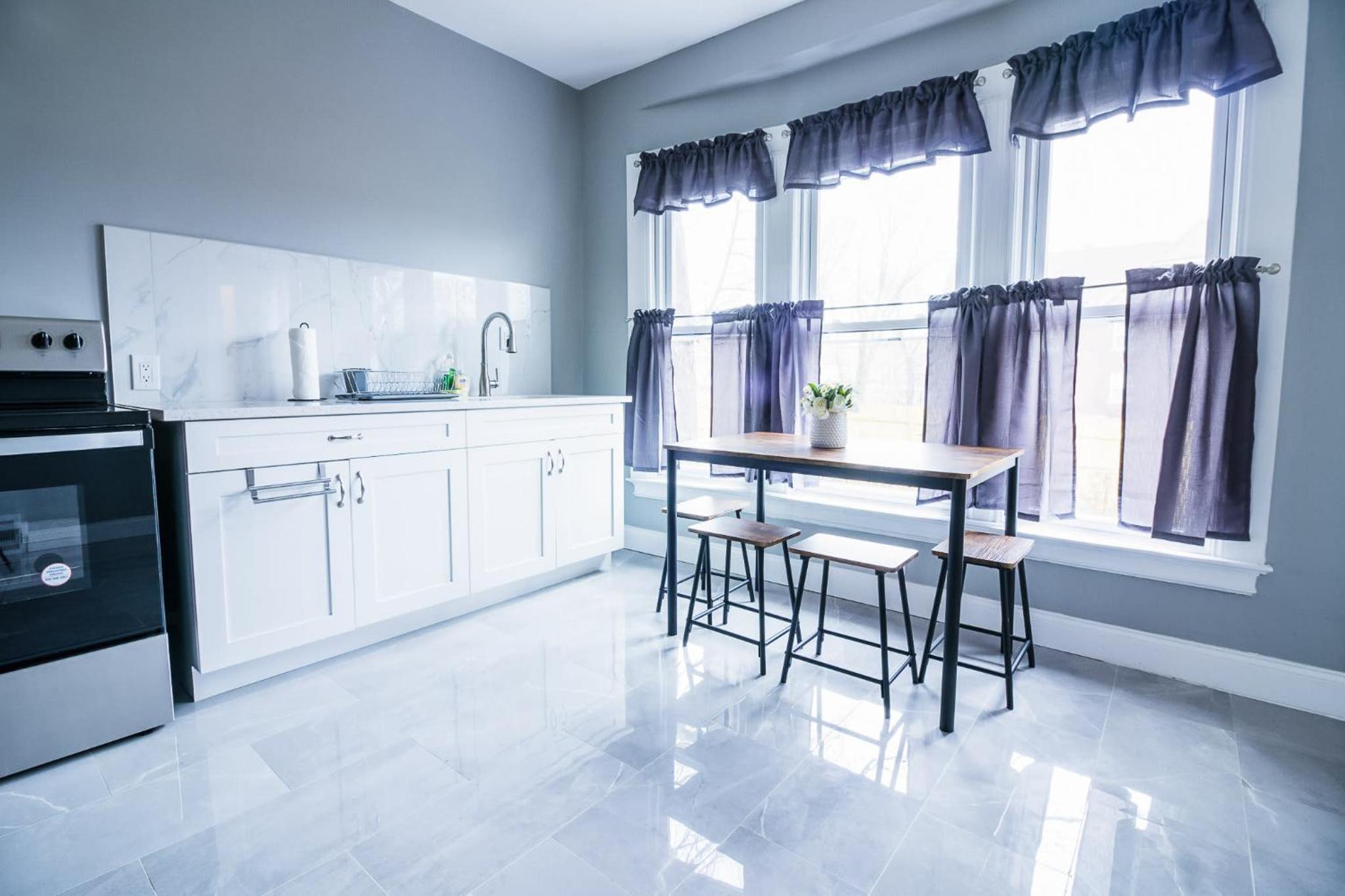 Cozy 1 bedroom Apartment near the Falls view 3