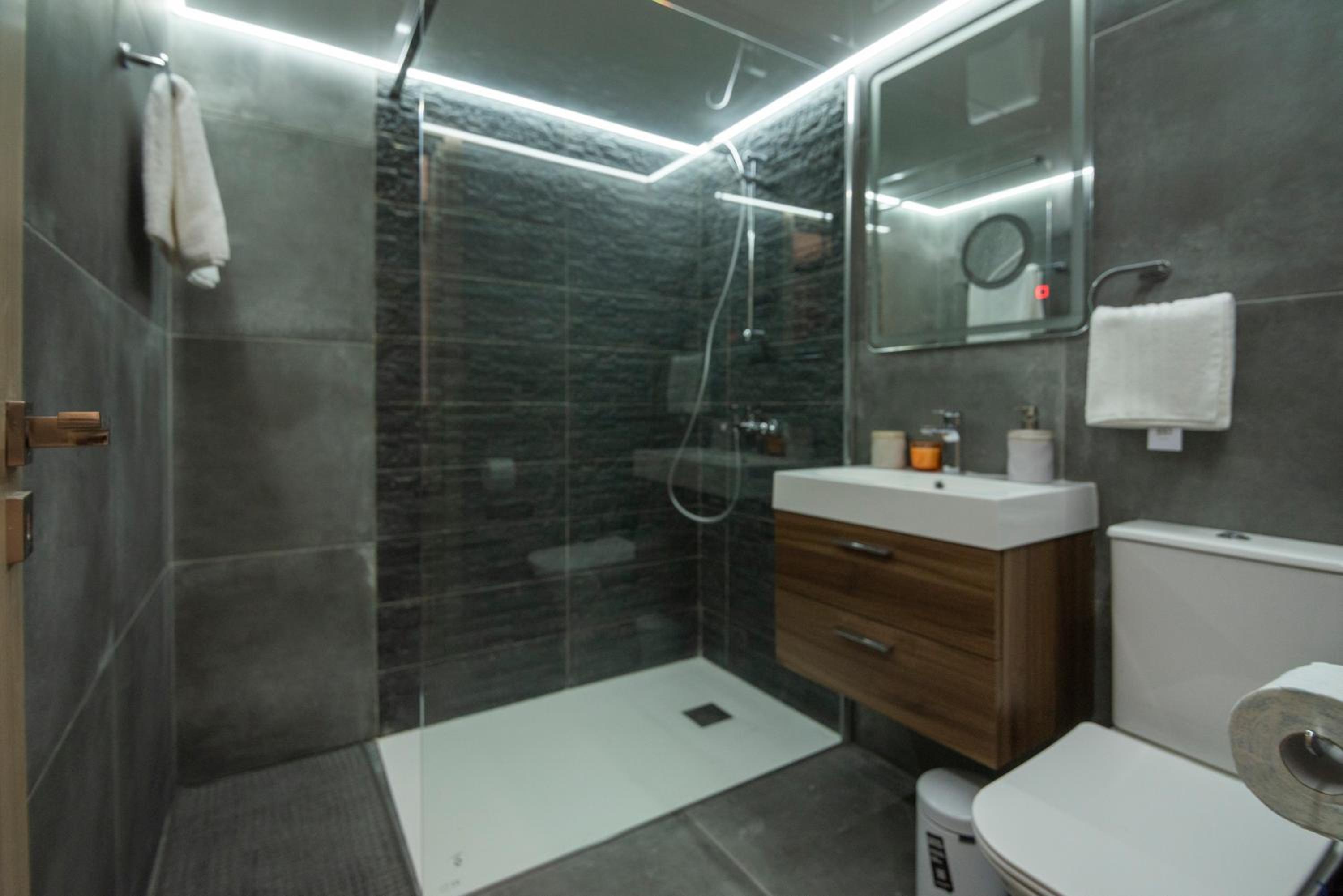 Mackenzie Suite
