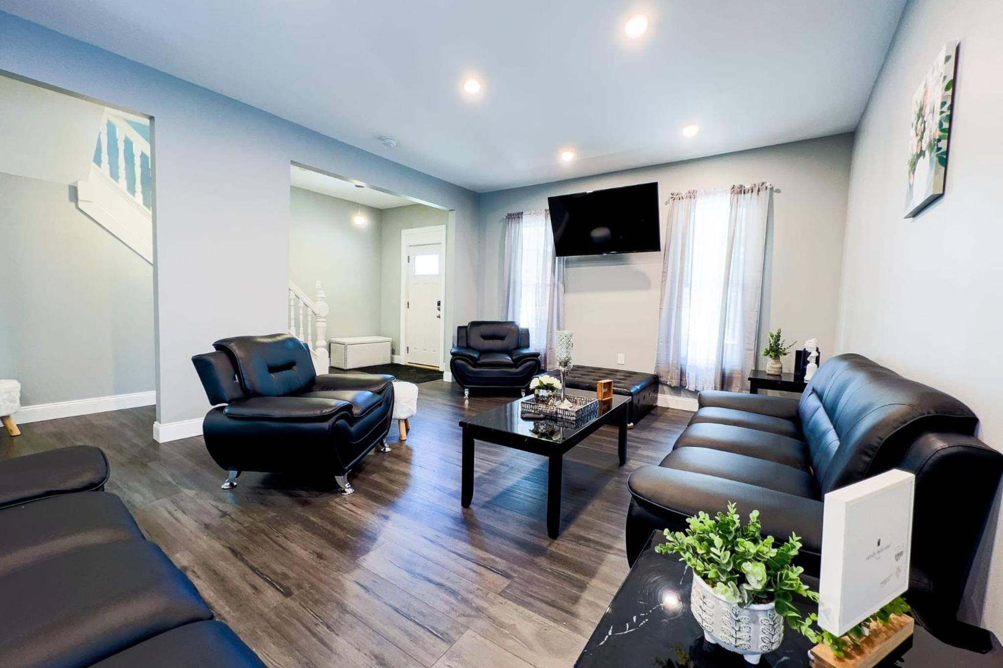Modern 5BR Home Perfect for Families view 4
