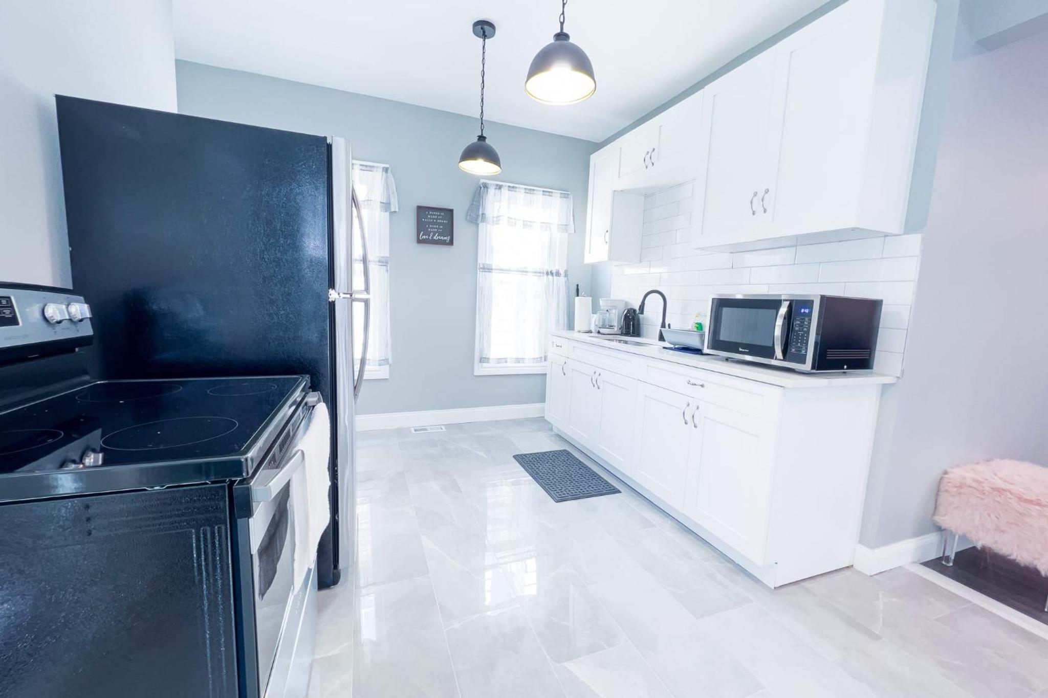 Modern 5BR Home Perfect for Families view 5