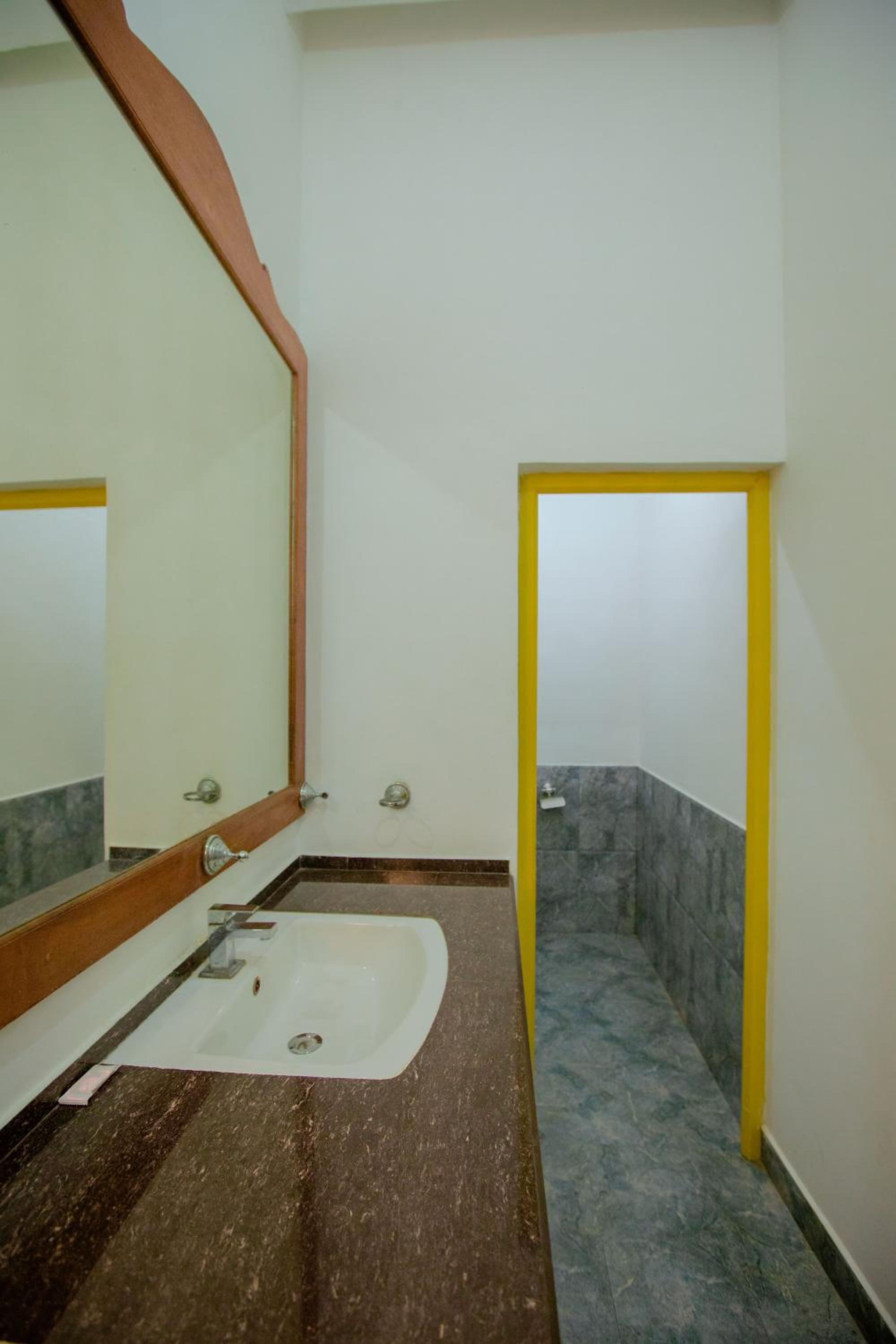 Yala River Face Inn