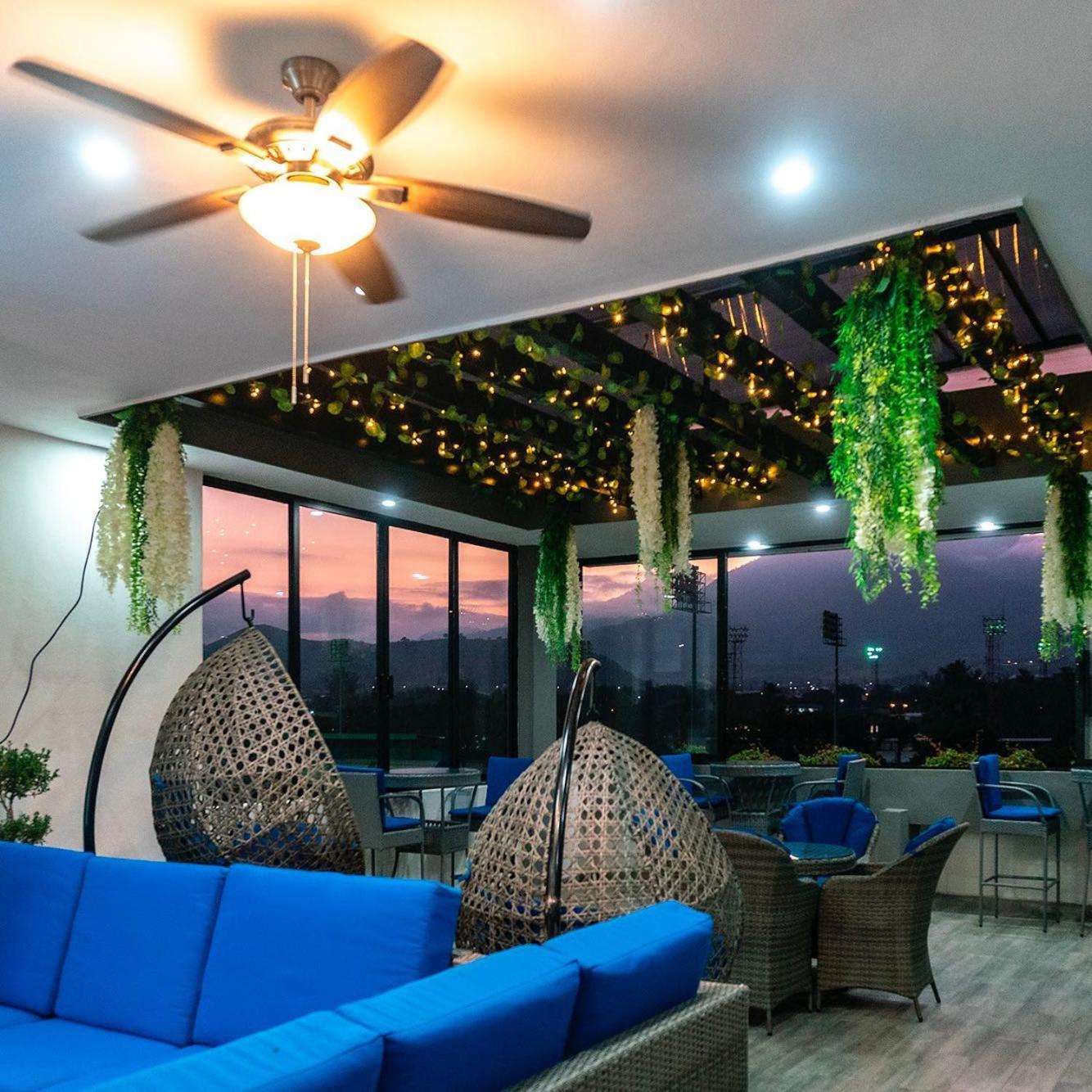 LONGVIEW HOME-STUDIOS
