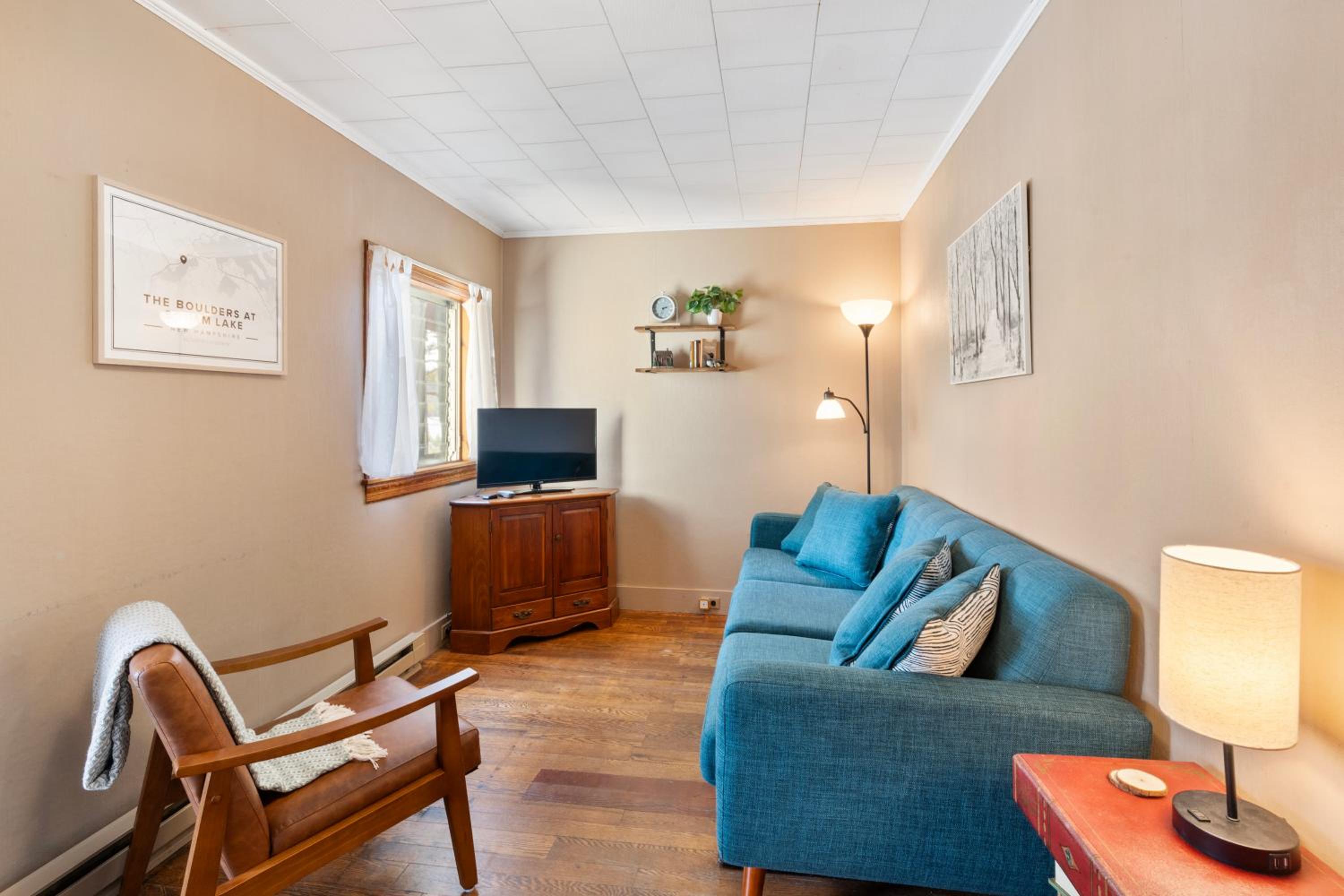 Squam Waterfront 2 bed rental (Suite 6) view 4