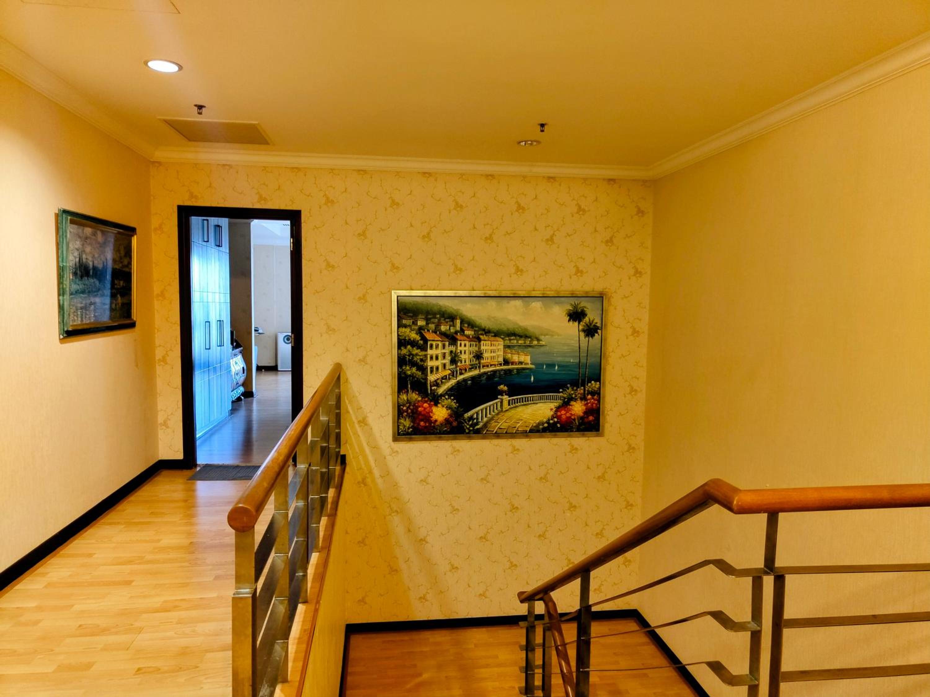 BBS Apartment At Time Square East Lobby