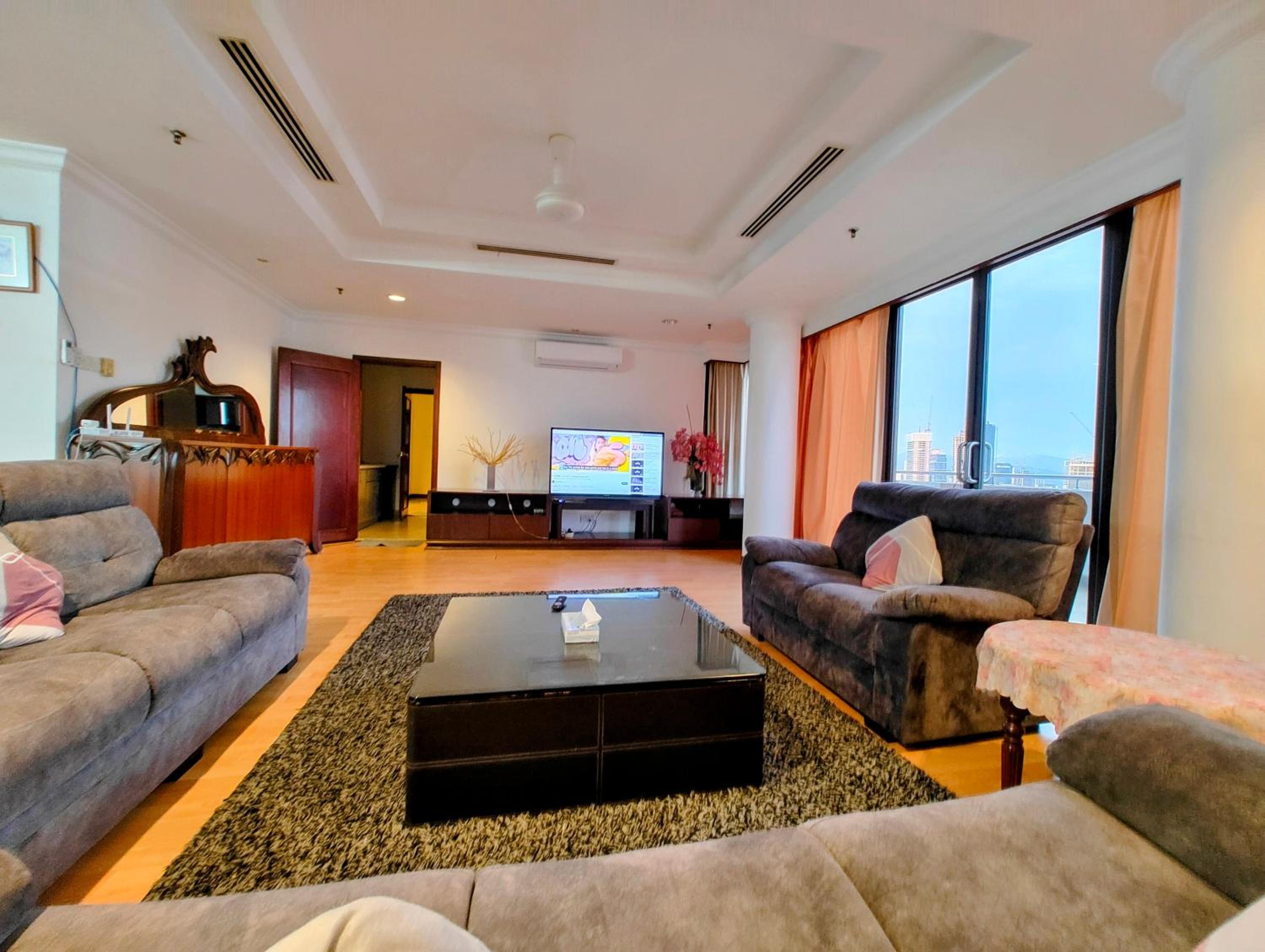 BBS Apartment At Time Square East Lobby