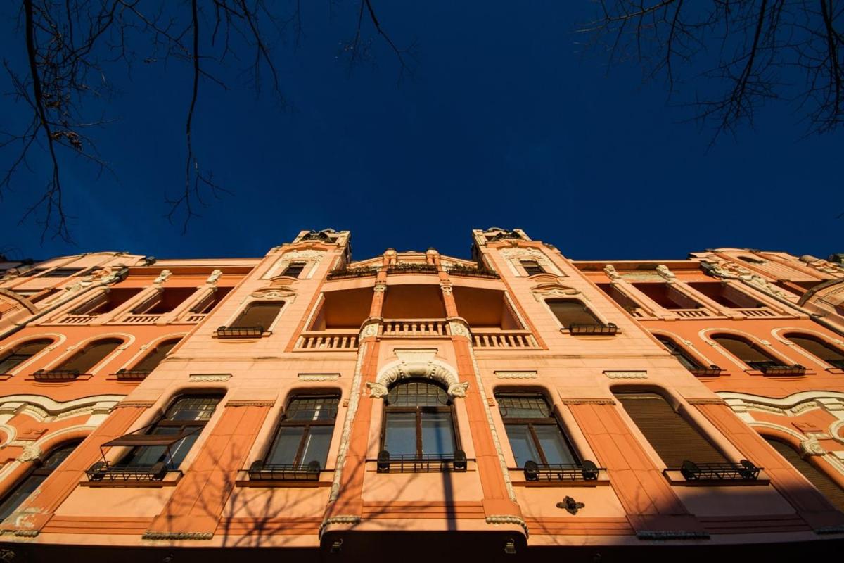 Goldie Central Apartment