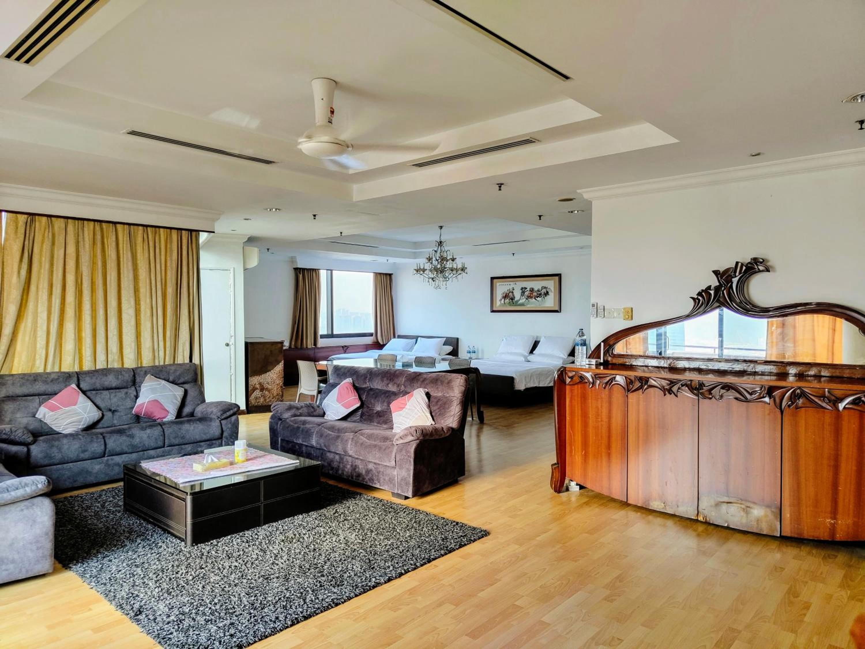 BBS Apartment At Time Square East Lobby