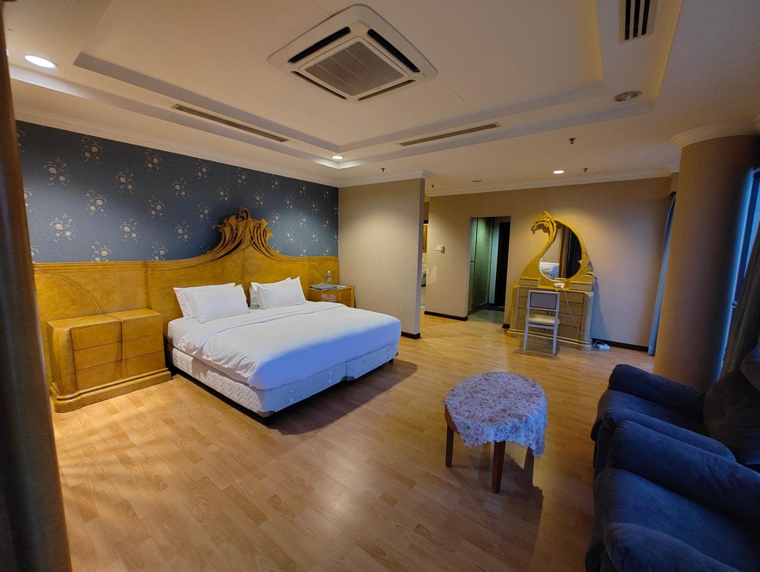 BBS Apartment At Time Square East Lobby