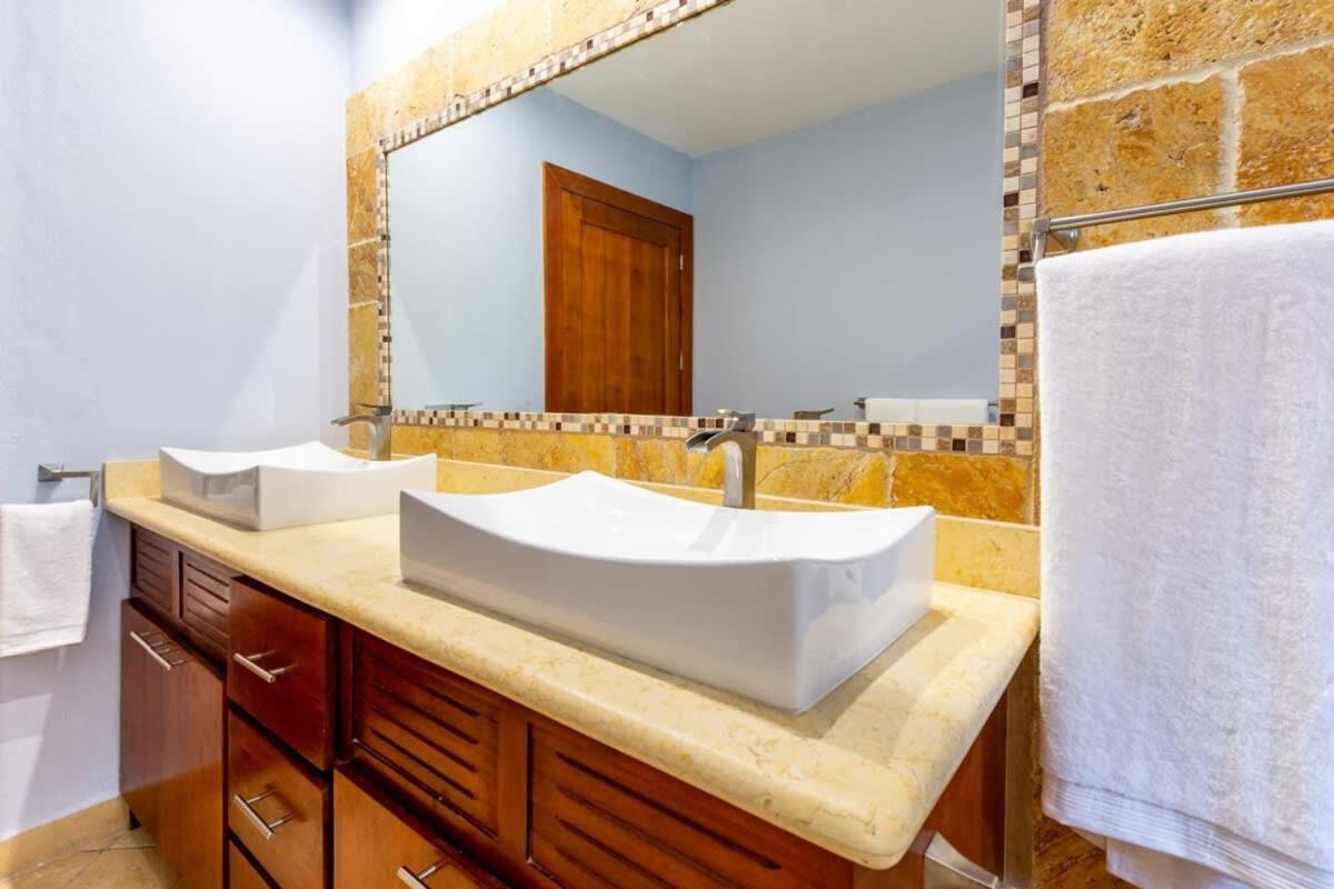 2 Bedroom Ocean-View Condo with Pool