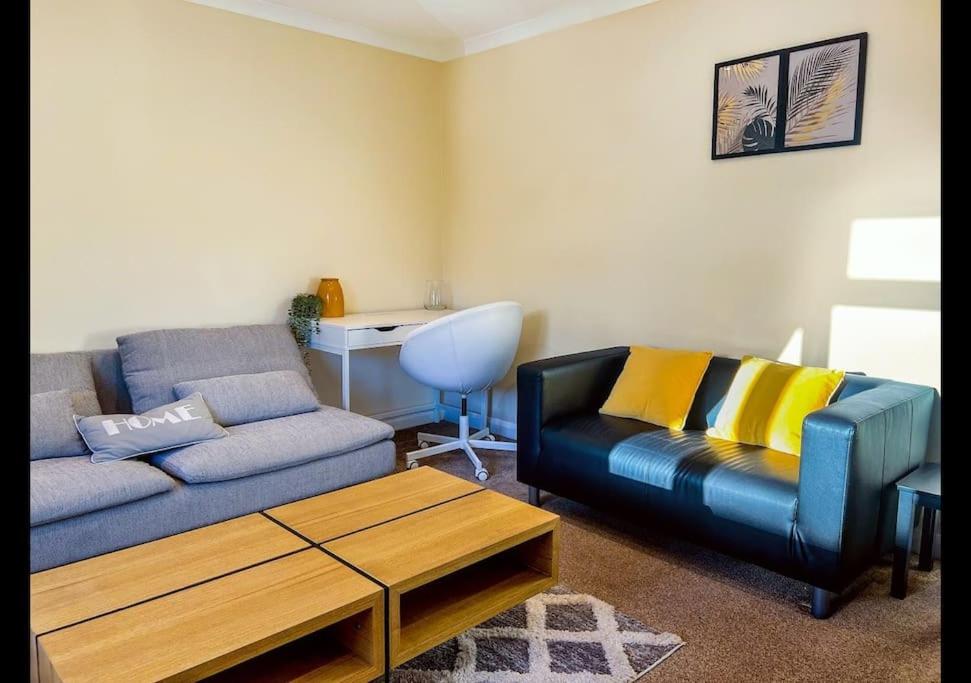 Cambridge Apartment at St Neot view 2