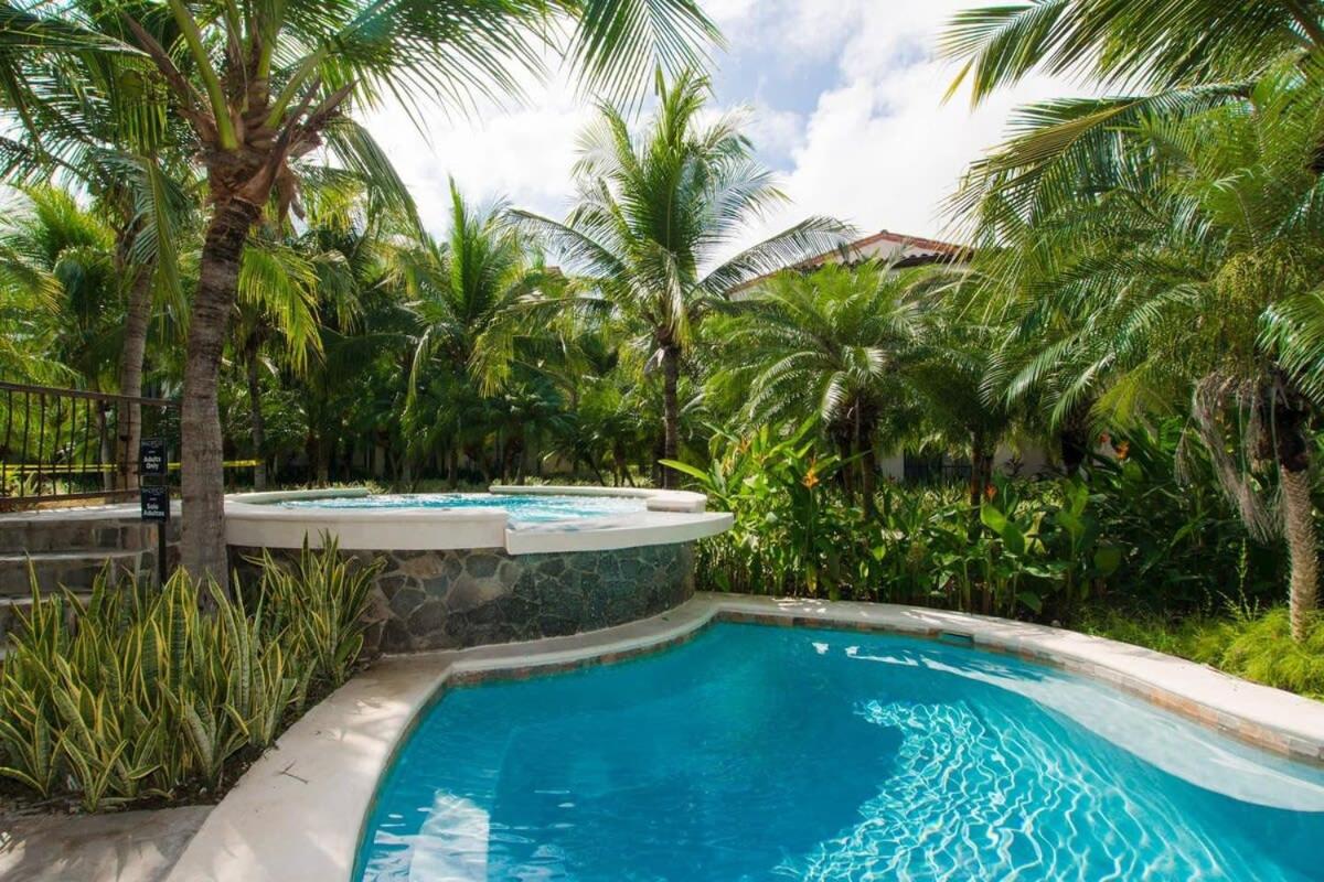 Chic Minimalist Condo with Swimming Pool, Hot Tub, and Beach Club Access