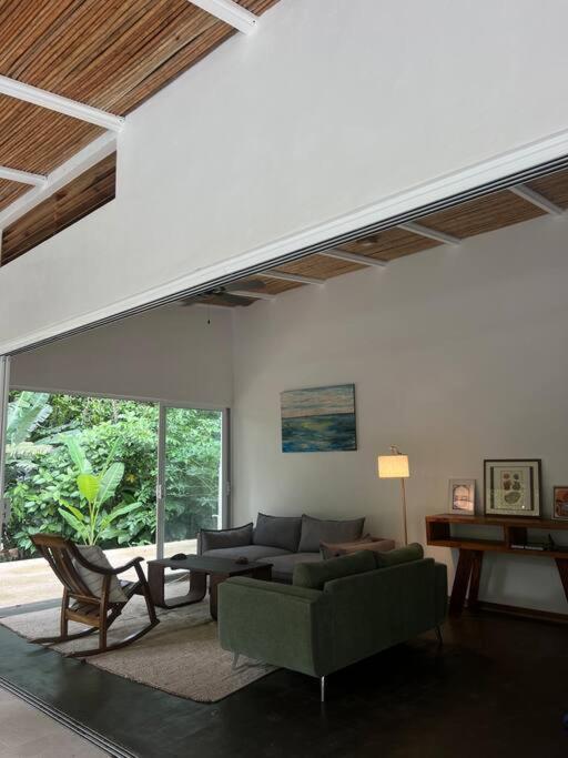 Casa Cemalu 3 bedroom w pool walk to beach