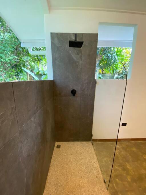 Casa Cemalu 3 bedroom w pool walk to beach