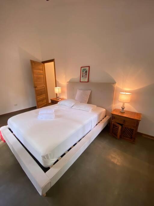 Casa Cemalu 3 bedroom w pool walk to beach