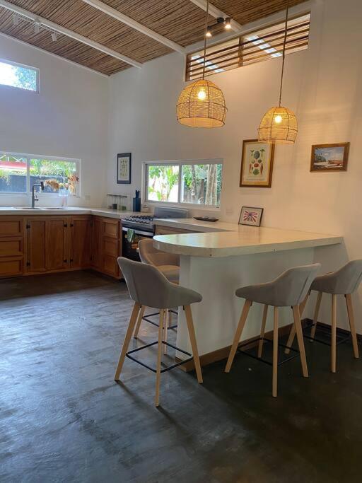 Casa Cemalu 3 bedroom w pool walk to beach