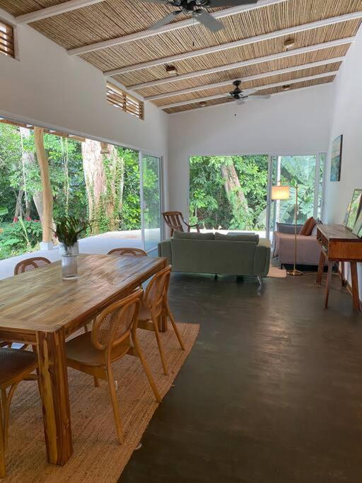 Casa Cemalu 3 bedroom w pool walk to beach