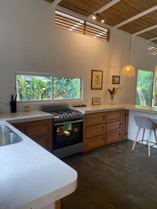 Casa Cemalu 3 bedroom w pool walk to beach