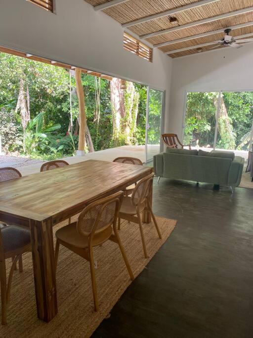Casa Cemalu 3 bedroom w pool walk to beach