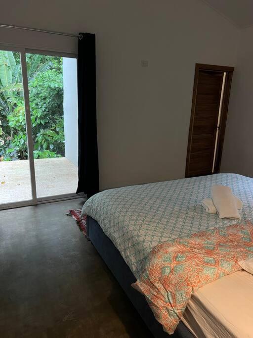 Casa Cemalu 3 bedroom w pool walk to beach