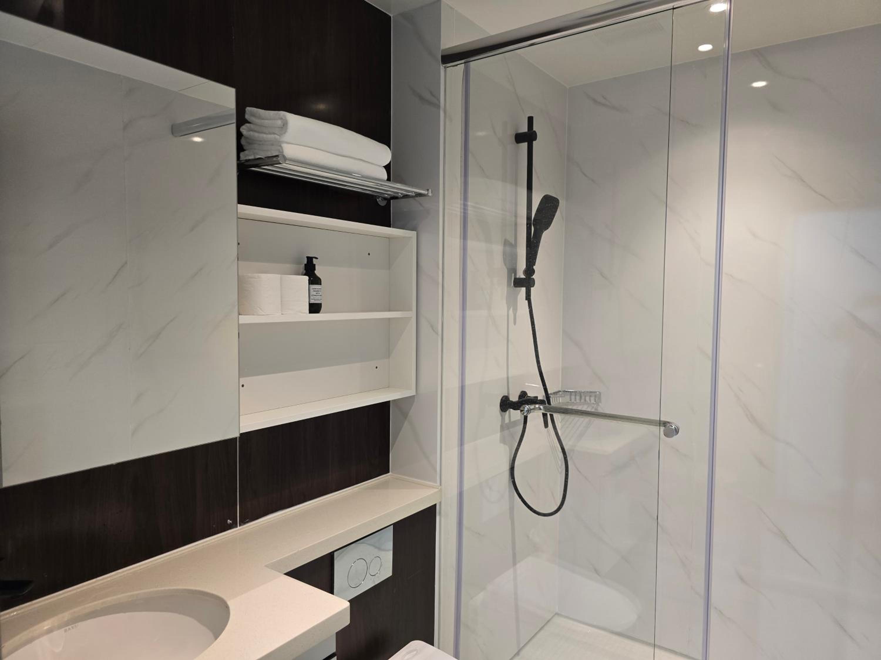 BaySuites Likas by Alawa Homes photo 2