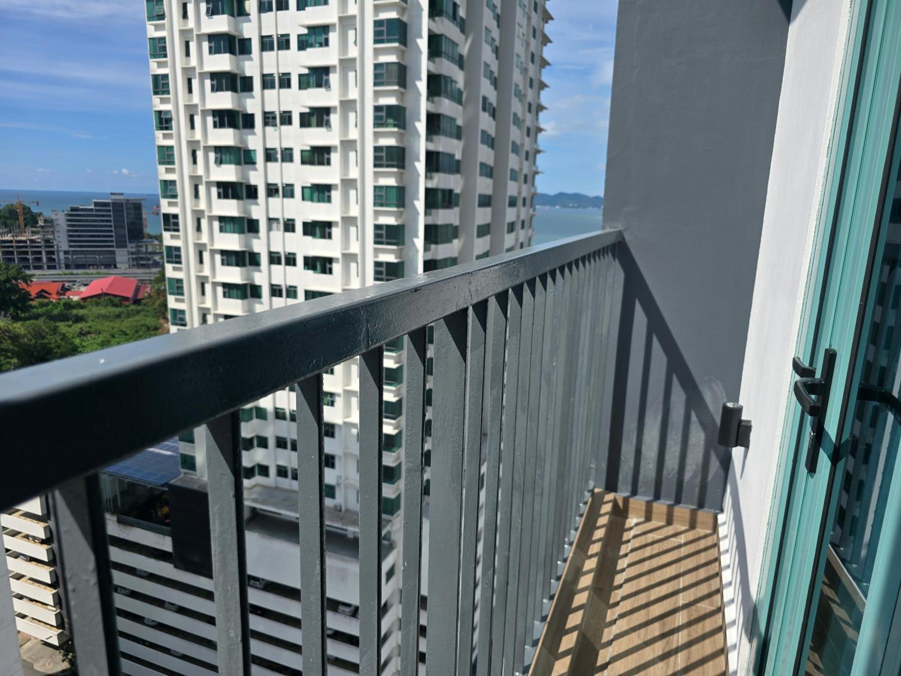 BaySuites Likas by Alawa Homes photo 7