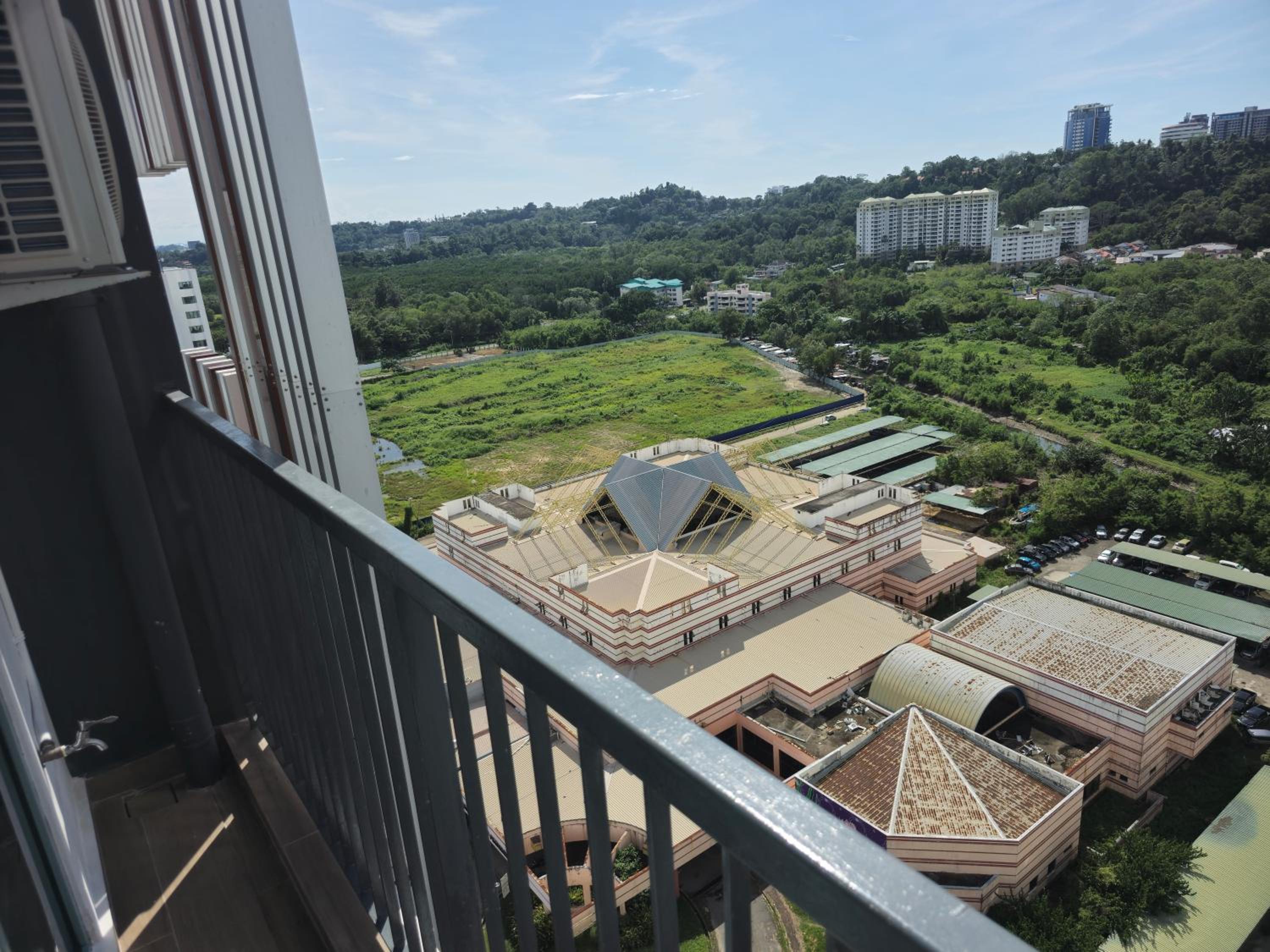 BaySuites Likas by Alawa Homes photo 8