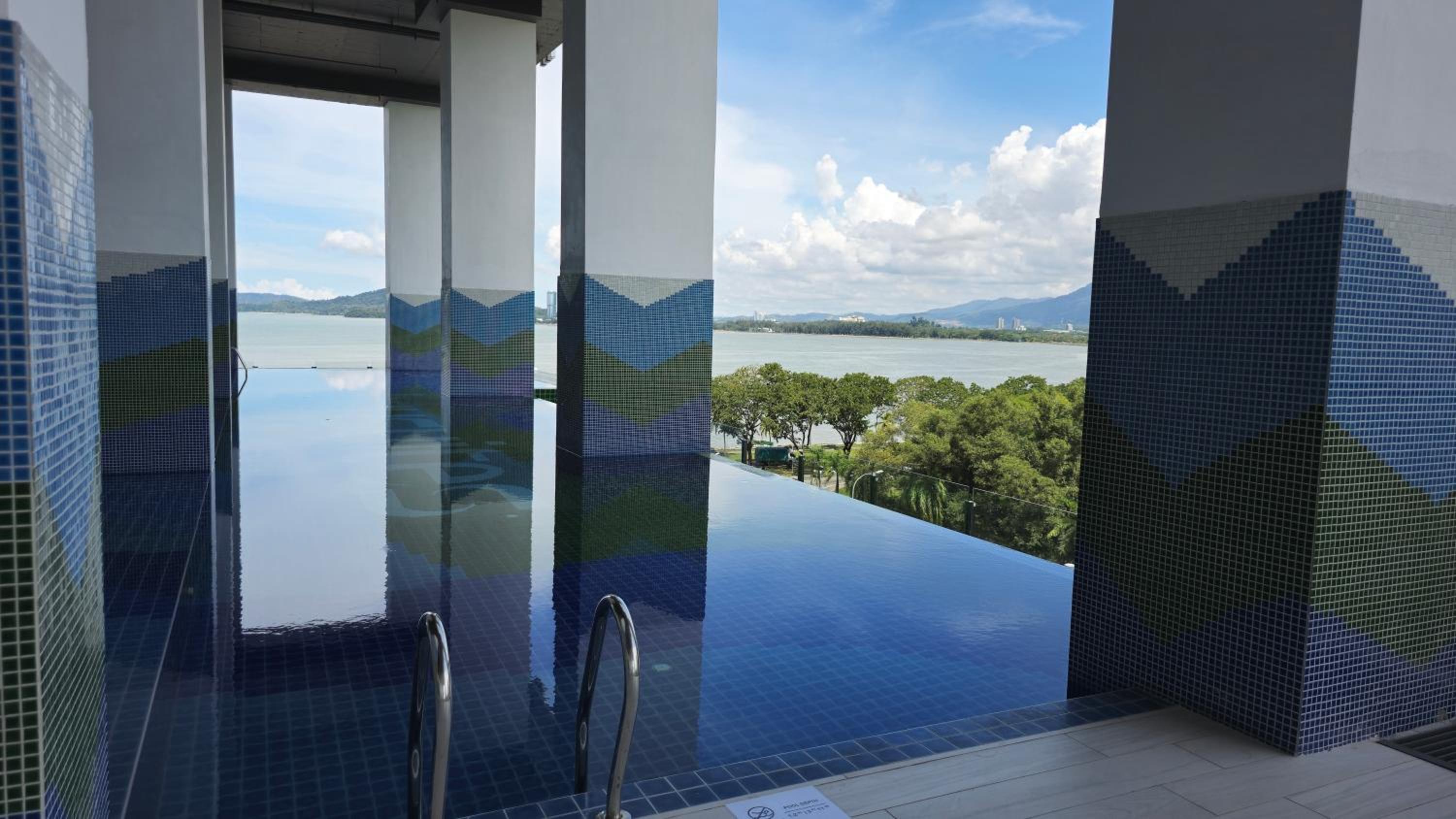 BaySuites Likas by Alawa Homes view 5