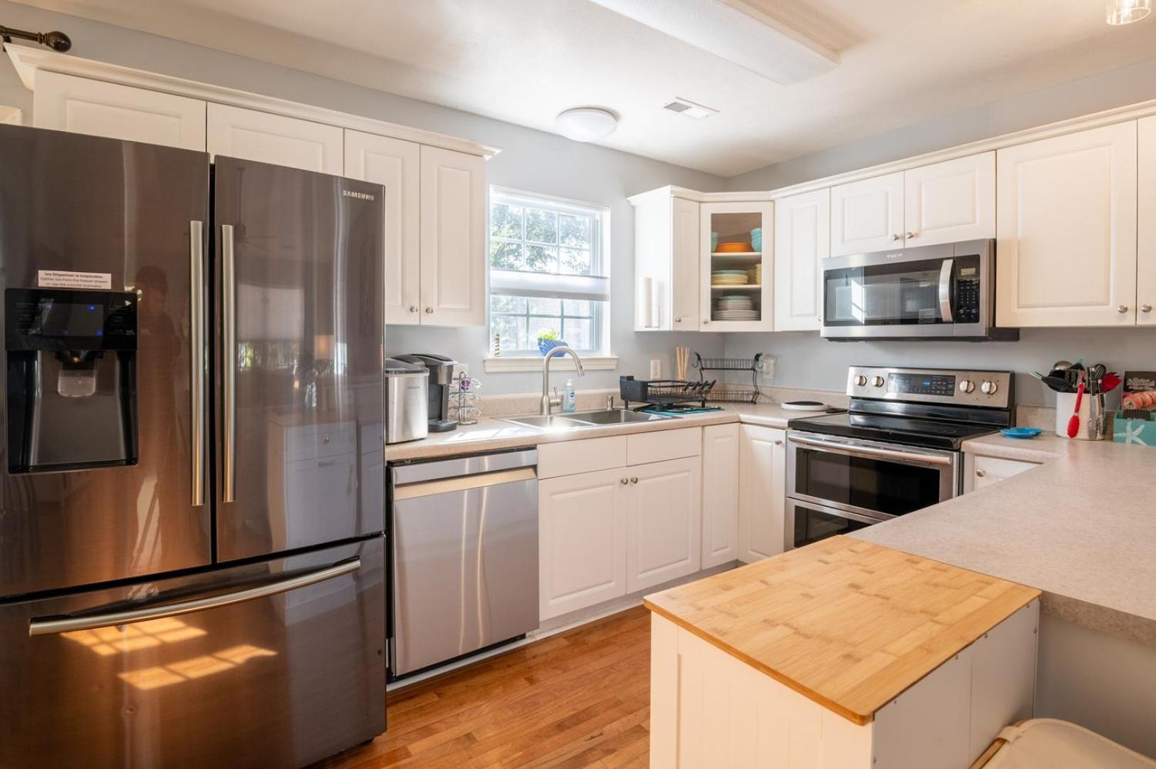 Knot so Crabby - Fully Redecorated Oak Island Beach Rental - Dogs Allowed view 4