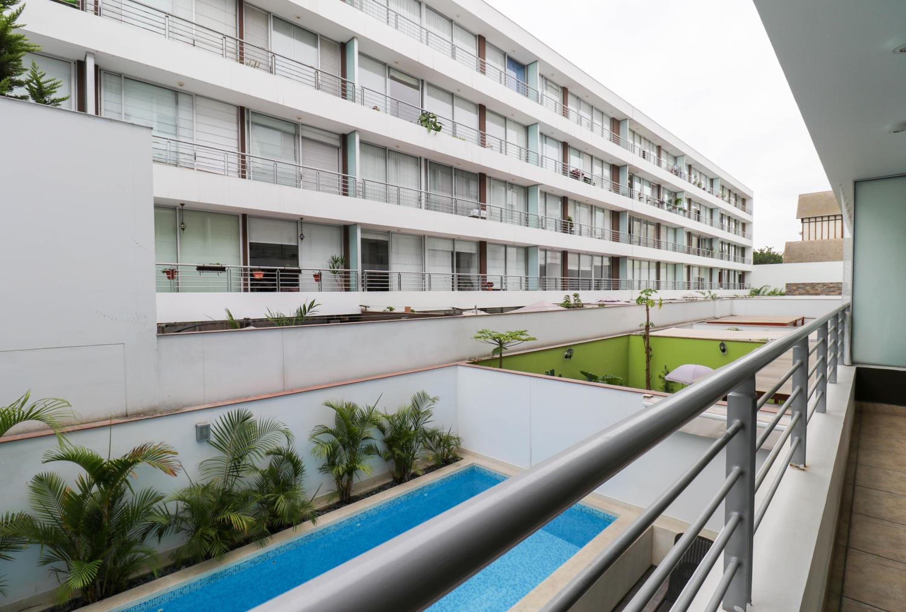 Art Deco 1BR with Pool View in Barranco