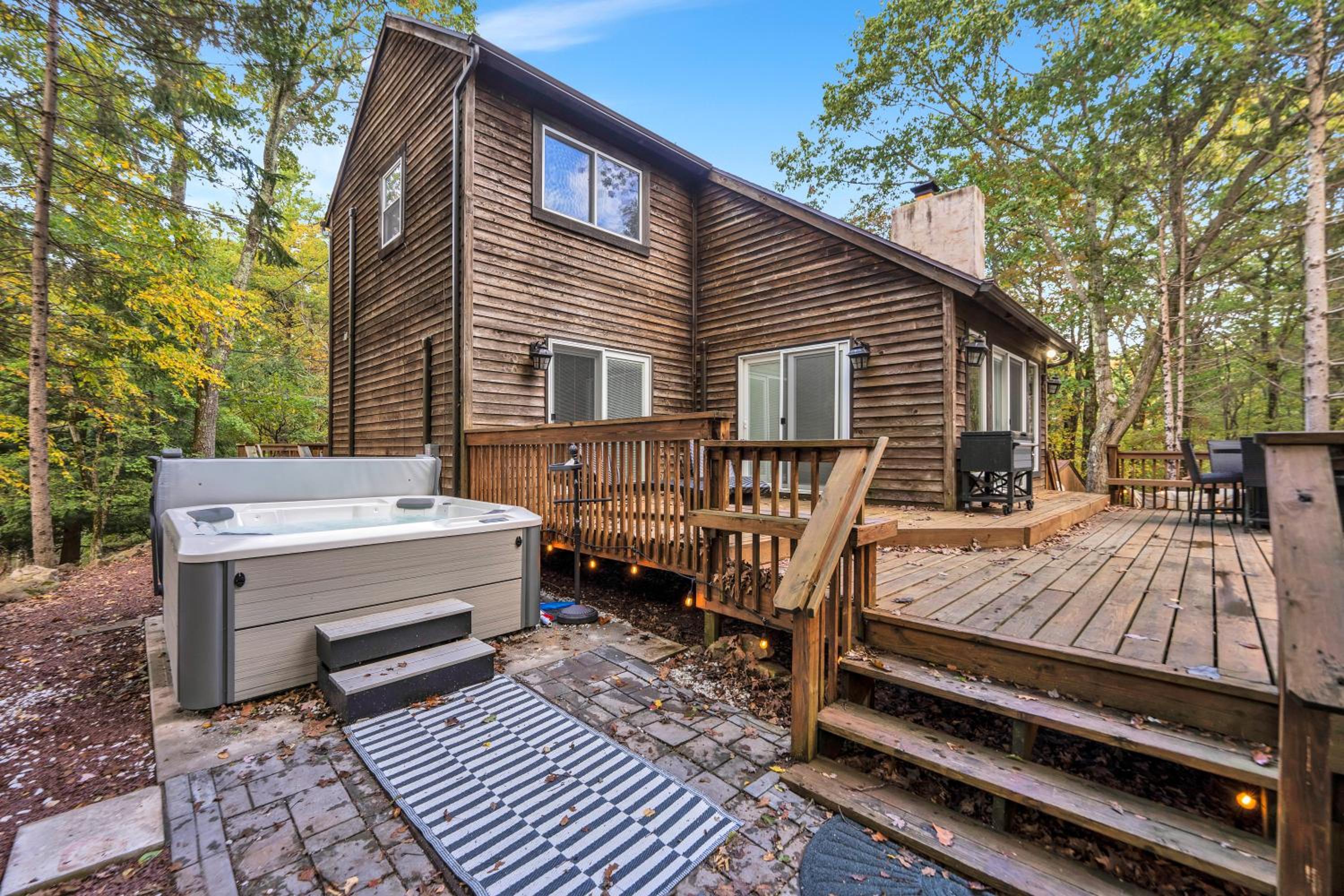 Nature's Paradise with Hot Tub and Fire Pit view 2