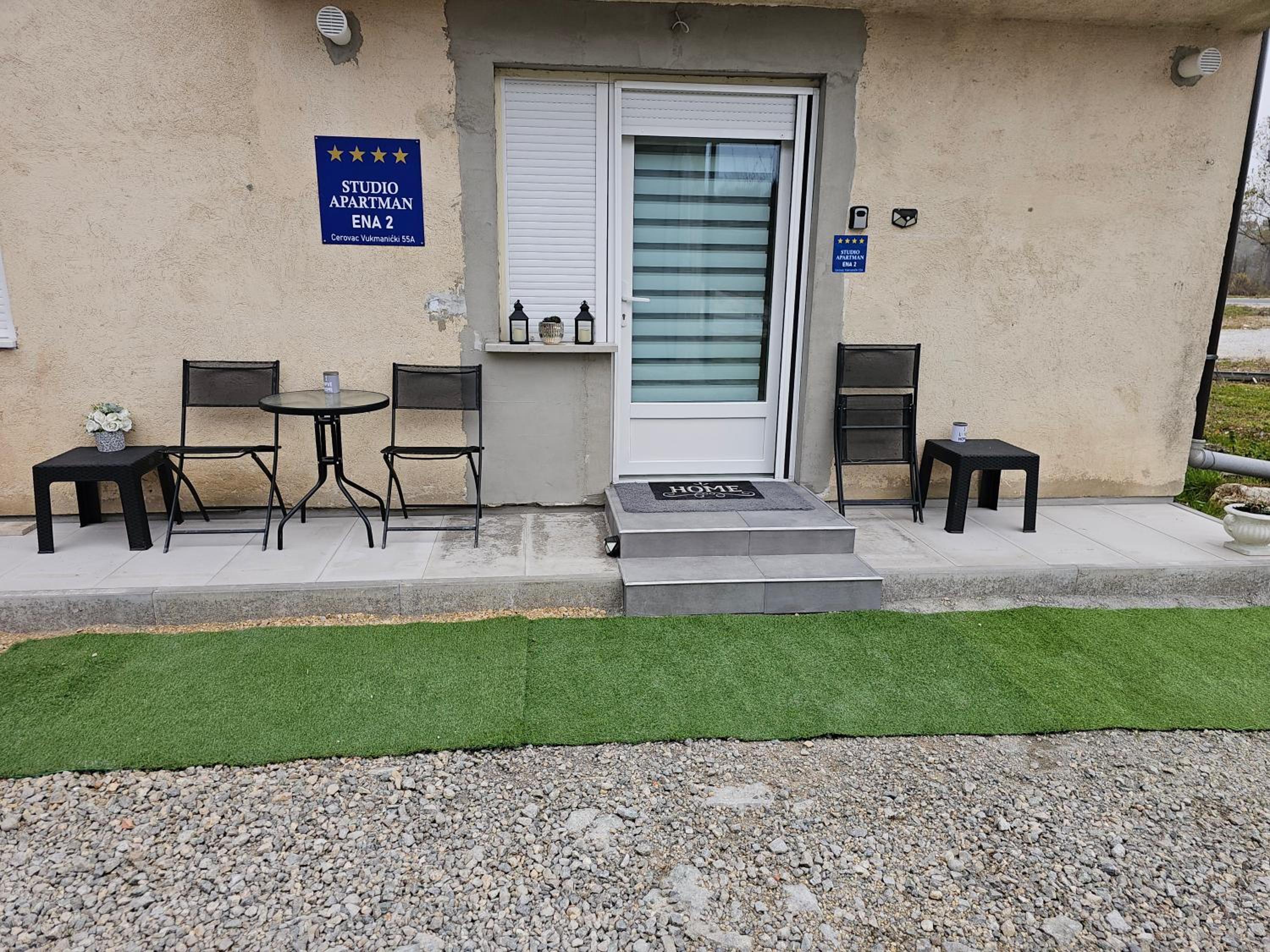ENA 1&2 apartments-free parking 2200 m2-truck,trailer,boats friendly-EASY D1 access
